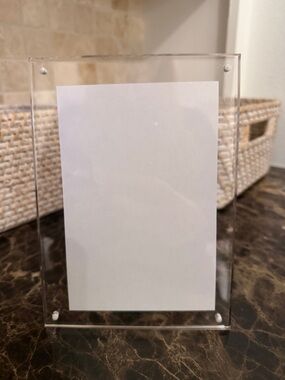 Acrylic picture frame 5x7